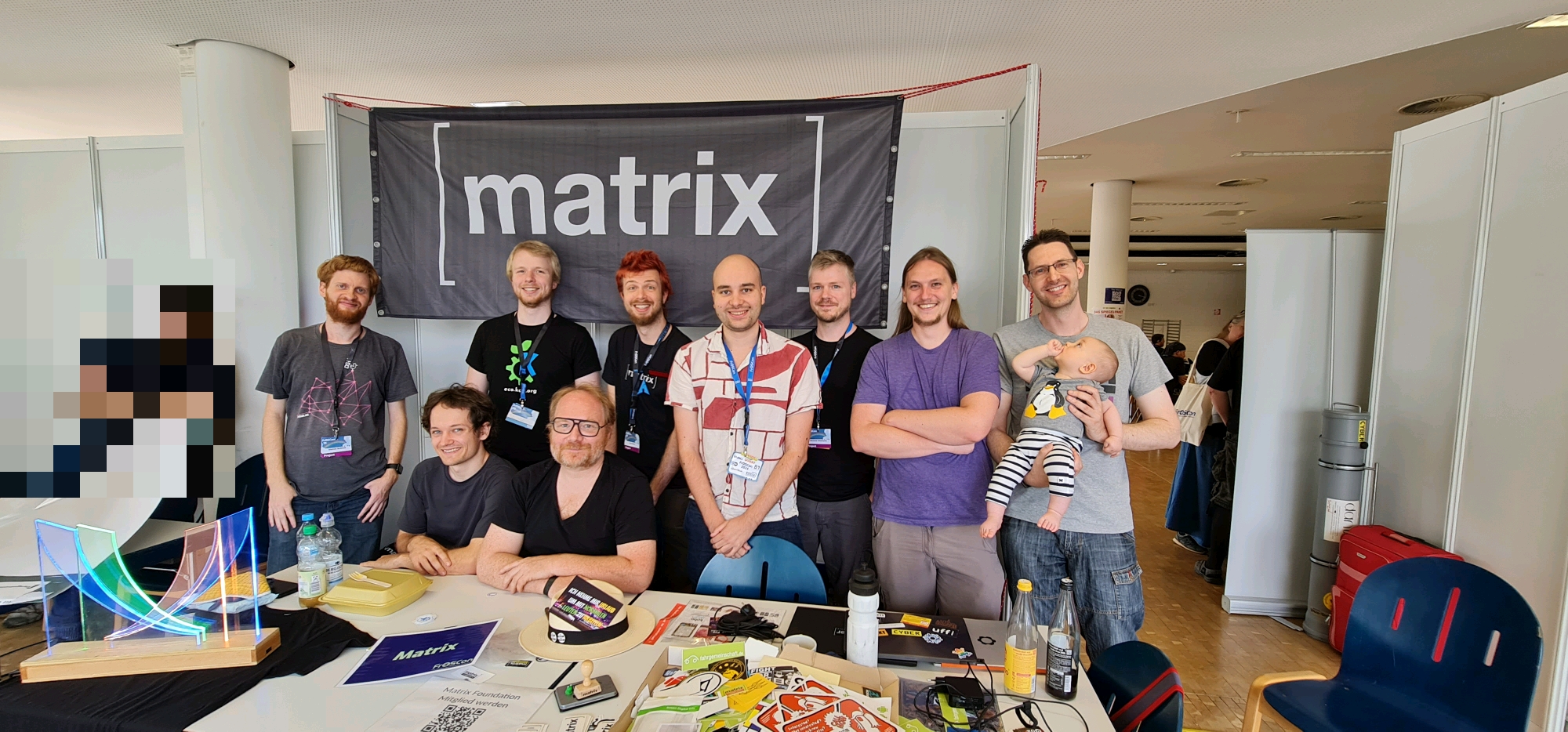 A group photo of attendes of Matrix @ FrOSCon 2024